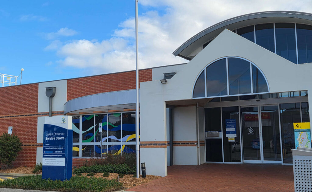 lakes entrance mechanics hall